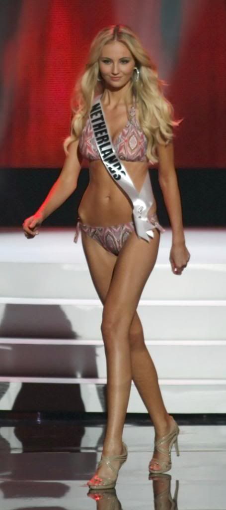 157032-miss-universe-2011.jpg