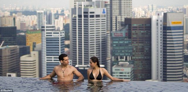 incredible_skypark_in_640_23.jpg