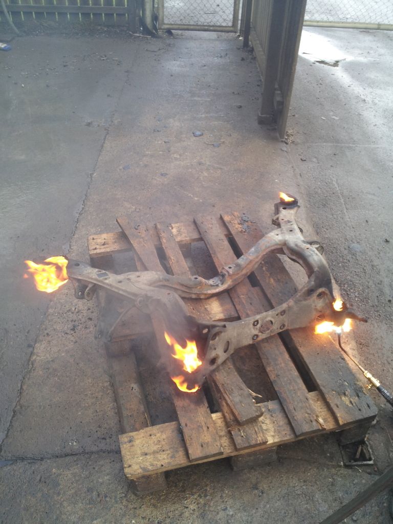 http://i1105.photobucket.com/albums/h351/ProjektNissan/2011-12-04112412.jpg