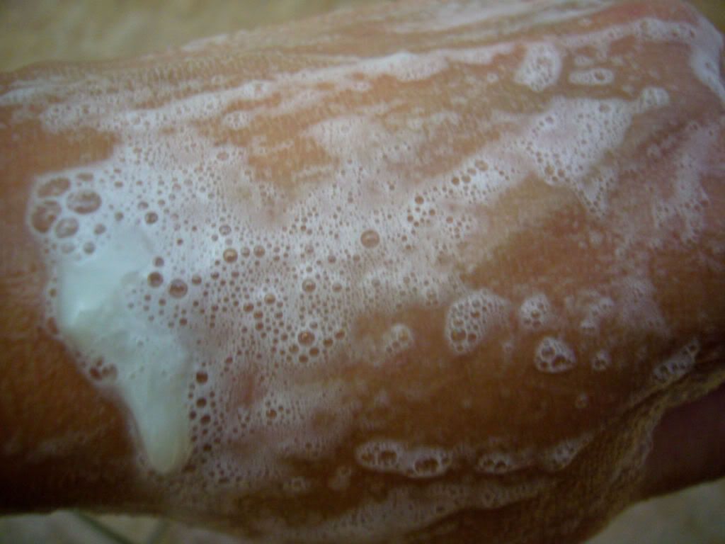 AcnesCreamyWash03.jpg