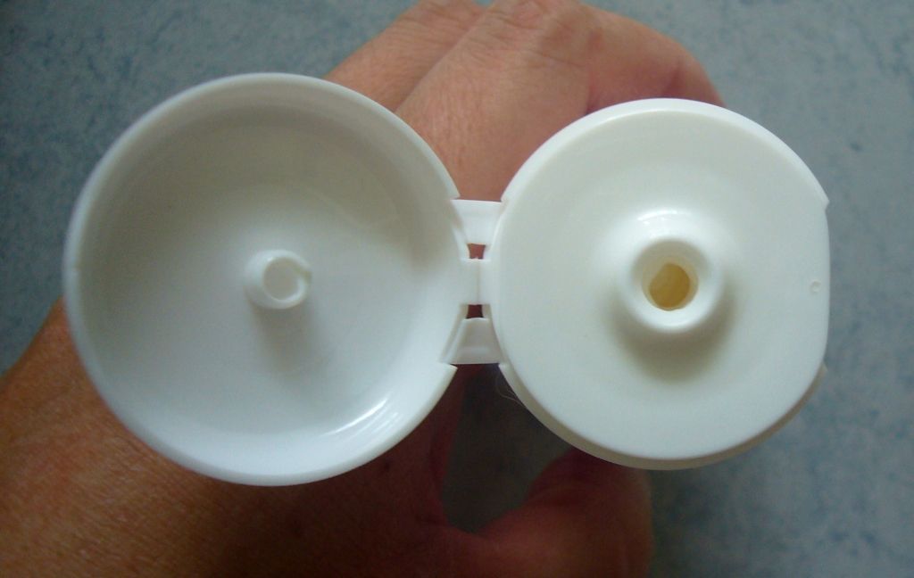 KneippAlmondBlossomHandCream01.jpg