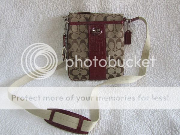 NEW AUTHENTIC COACH SUTTON SIGNATURE SWINGPACK KHAKI/CRANBERRY 45964 